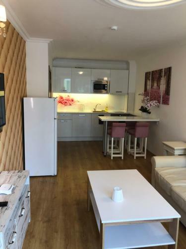 Apartamento Luxuri�se 2 Zimmerwohnung Mit Balkon/spa/pool Sunny Beach
