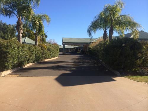 Jacaranda Country Motel