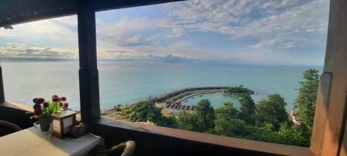 Hotel Z�mr�d�anka Otel