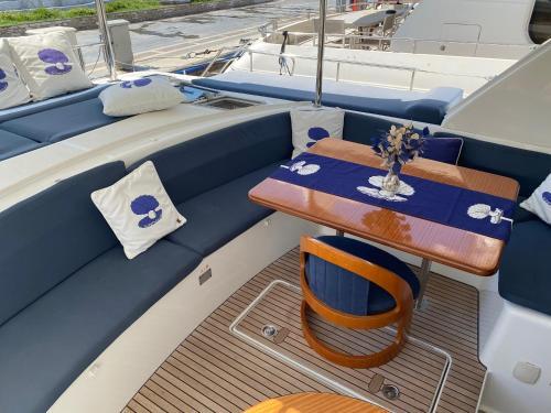 Yattat?l Catamaran