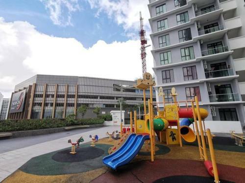 Apartamento B1606 Platino Paradigmmall Netflix Poolviewstay