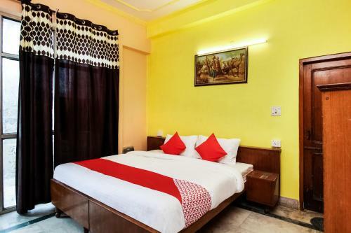 Oyo 29394 Hotel Apoorva Deluxe