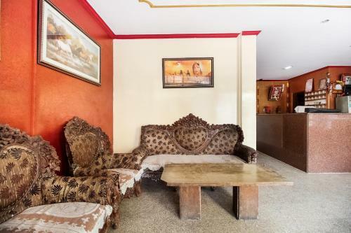 Oyo 29394 Hotel Apoorva Deluxe