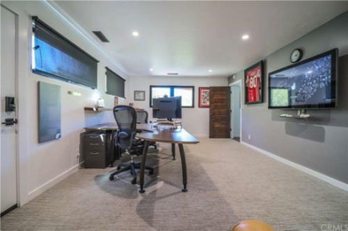 Luxury 5-bd W/ Great Views Near Downtown & Campus