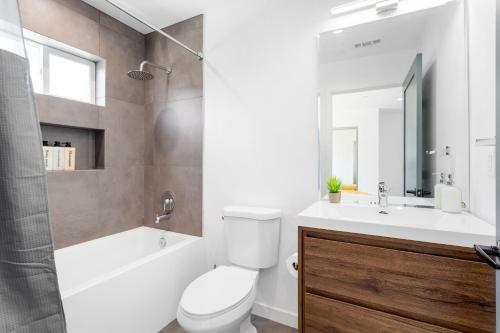 Luxury Hollywood 5 Bed Townhouse