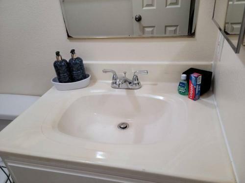 3 Queen Bed Home With Grill And Fire Table