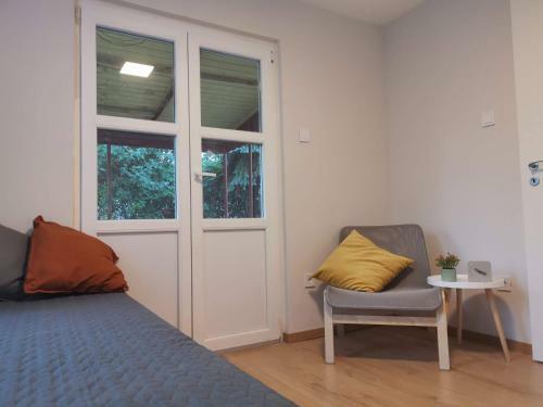 Cozy White Park Lake Front Jegenye Cottage