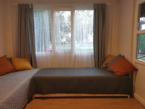 Cozy White Park Lake Front Jegenye Cottage