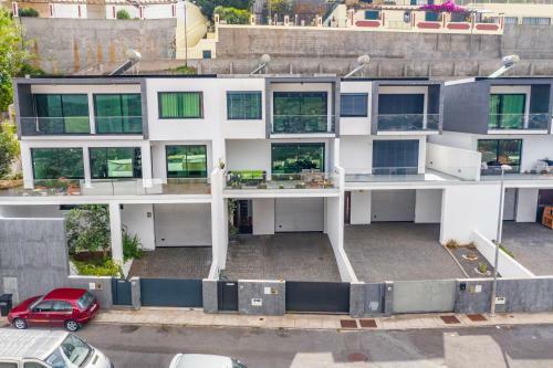 Moradia T3 Geminada Em Santo Ant�nio, Funchal