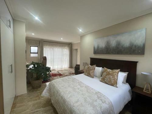 Lodge 150 Jacaranda Guesthouse