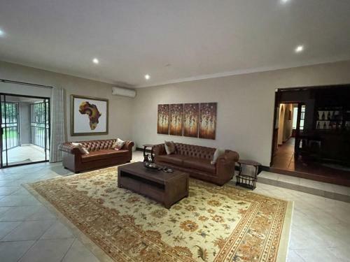 Lodge 150 Jacaranda Guesthouse