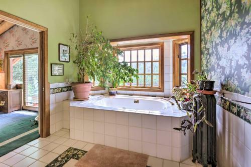 Grand Basalt Retreat With Stunning Mtn Views!