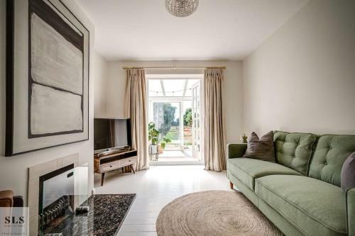 Two Bed Cottage Near Oxford With River View