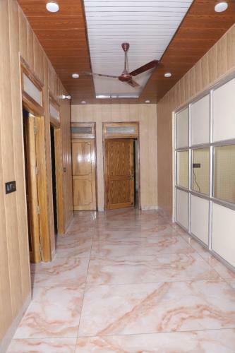 Oyo 90052 Hotel Lord Krishna