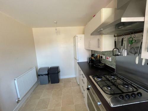 3-bedroom Detached Villa, Backyard, Free Parking