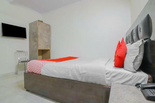 Oyo 81563 Hotel M G H