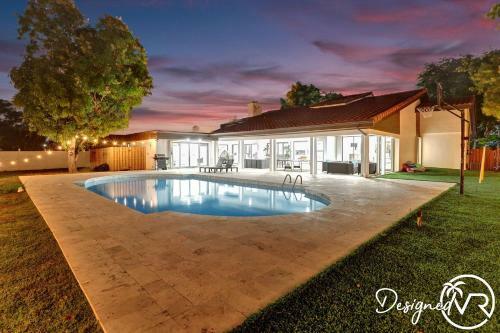 Gorgeous 6 Br Home W Heated Pool & Golf View