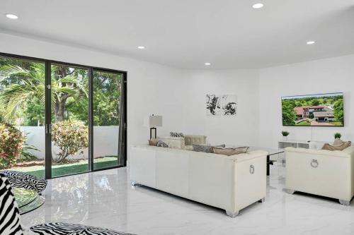 Gorgeous 6 Br Home W Heated Pool & Golf View