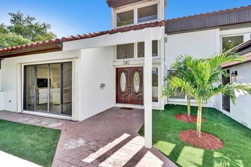 Gorgeous 6 Br Home W Heated Pool & Golf View