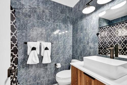 Gorgeous 6 Br Home W Heated Pool & Golf View