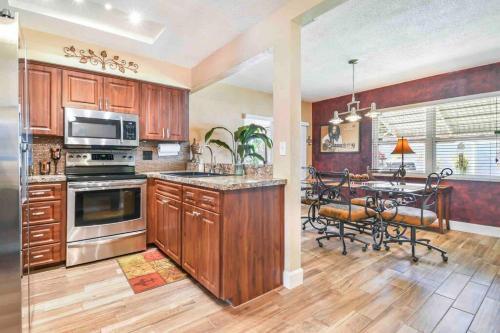 Tropical Escape Close To Top Fl Beaches!