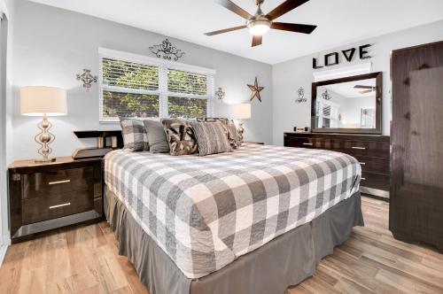 Tropical Escape Close To Top Fl Beaches!