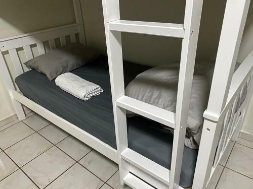 Albergue Single Size Bottom Bunk Bed - Mixed Shared Room - Miami Airport
