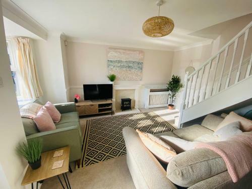 Coastal 2 Bedroom Maisonette With Parking