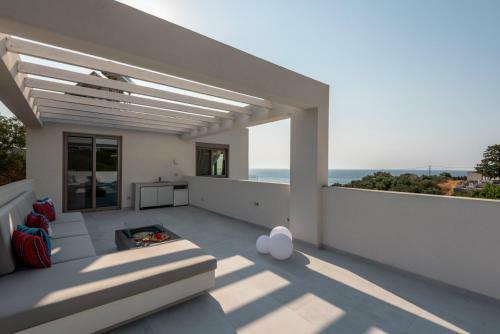 Luxury Villa Oxygen In Sfinari With Sunset Views