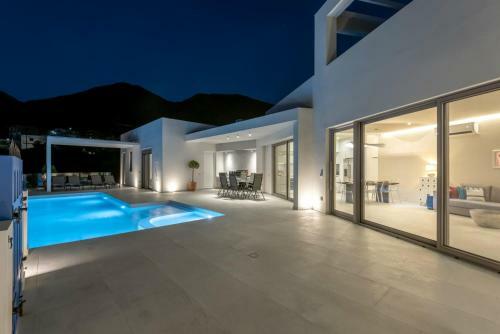 Luxury Villa Oxygen In Sfinari With Sunset Views