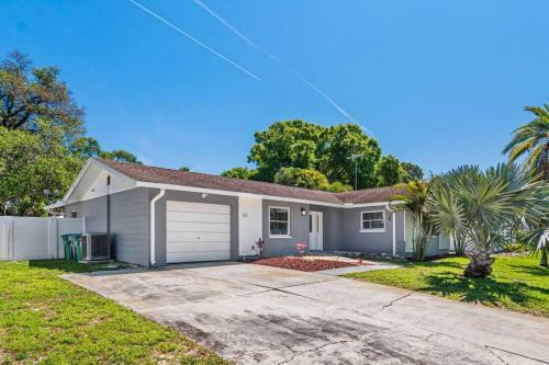 Heated Pool House Only 5 Minutes To Gulf Beaches!