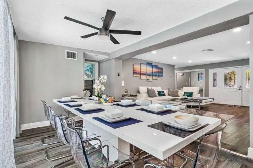 Heated Pool House Only 5 Minutes To Gulf Beaches!