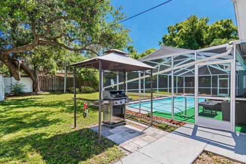 Heated Pool House Only 5 Minutes To Gulf Beaches!