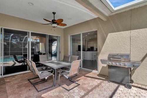 Executive Pool Home In Tarpon Springs