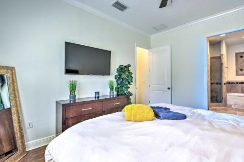 Sunny Sarasota Abode With Yard About 1 Mi To Dtwn!