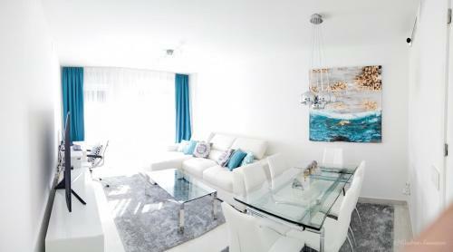 Lovely Apartment Centrally Located In Estepona