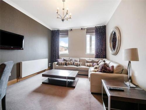 Lovely-2 Bedroom Apartment In City Centre