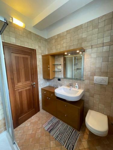 Terraced House With Garden In Dongo - Larihome