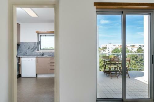 Beautiful Apartment With Terrace And A Pool