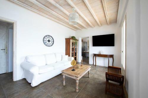 Mykonos Princely Villas - Poolside Luxury Retreats