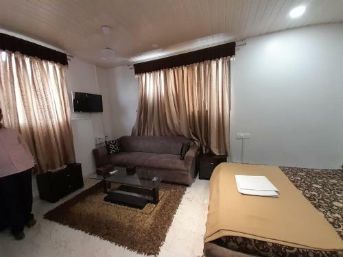 Hotel Nirvana Lodging & Boarding By Wb Inn