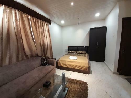 Hotel Nirvana Lodging & Boarding By Wb Inn
