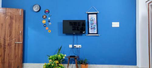 *urban Home- Bohemian 1bhk Studio Apartment*