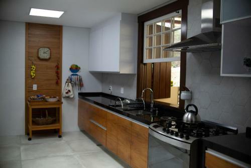 Linda Casa Colonial Em Meio A Natureza