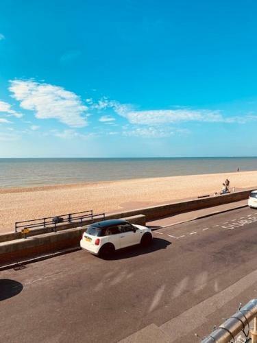 Town House In Prime Beachfront Location. Sea Views