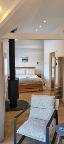 The Brookhouse. Cheerful Tiny House With Seaview.