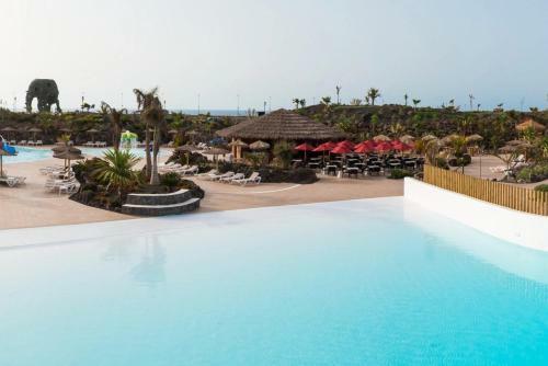 Pleasant 2 Bedroom Villa With Garden & Pool Access