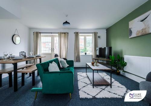 Apartamento ?lavish 4 Bed ?master Ensuite ?parking ?garden