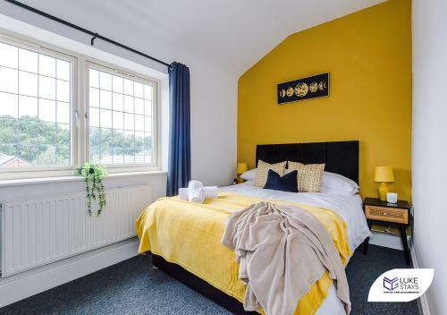Apartamento ?lavish 4 Bed ?master Ensuite ?parking ?garden