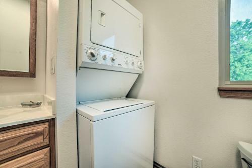 Captivating Kuttawa Retreat With Outdoor Dining